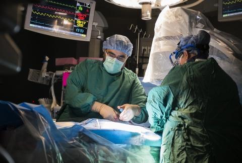 image of lung transplant being performed